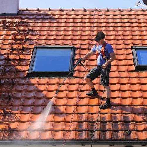 Reinigen van pannendak in Amerongen
